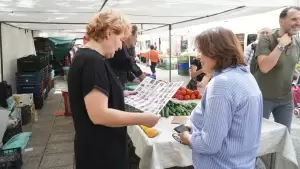 Η Γεωργία Ζεμπιλιάδου στην αγορά της Κοζάνης Η Γεωργία Ζεμπιλιάδου στην αγορά της Κοζάνης