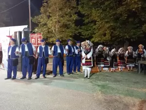 Οι “Φίλοι της Παράδοσης” στην 9η χορευτική συνάντηση στην Κάτω Καμήλα Σερρών Οι “Φίλοι της Παράδοσης” στην 9η χορευτική συνάντηση στην Κάτω Καμήλα Σερρών