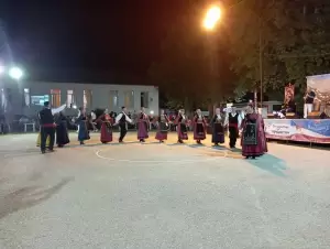 Οι “Φίλοι της Παράδοσης” στην 9η χορευτική συνάντηση στην Κάτω Καμήλα Σερρών Οι “Φίλοι της Παράδοσης” στην 9η χορευτική συνάντηση στην Κάτω Καμήλα Σερρών