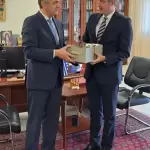 Ο Περιφερειάρχης Δυτικής Μακεδονίας Γιώργος Κασαπίδης, με τον Πρέσβη της Λαϊκής Δημοκρατίας της Κίνας, Xiao Junzheng