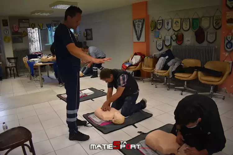 Σεμινάριο πρώτων βοηθειών και χρήσης απινιδωτή στην ΕΠΣ Κοζάνης - Η γνώση σώζει ζωές Σεμινάριο πρώτων βοηθειών και χρήσης απινιδωτή στην ΕΠΣ Κοζάνης – Η γνώση σώζει ζωές