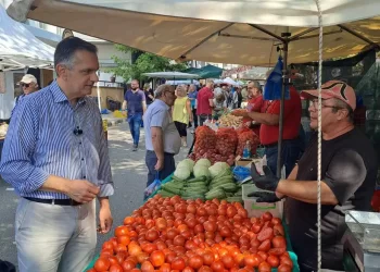 Στη Λαϊκή Αγορά Της Κοζάνης Ο Περιφερειάρχης Δυτικής Μακεδονίας Και Εκ Νέου Υποψήφιος Γιώργος Κασαπίδης