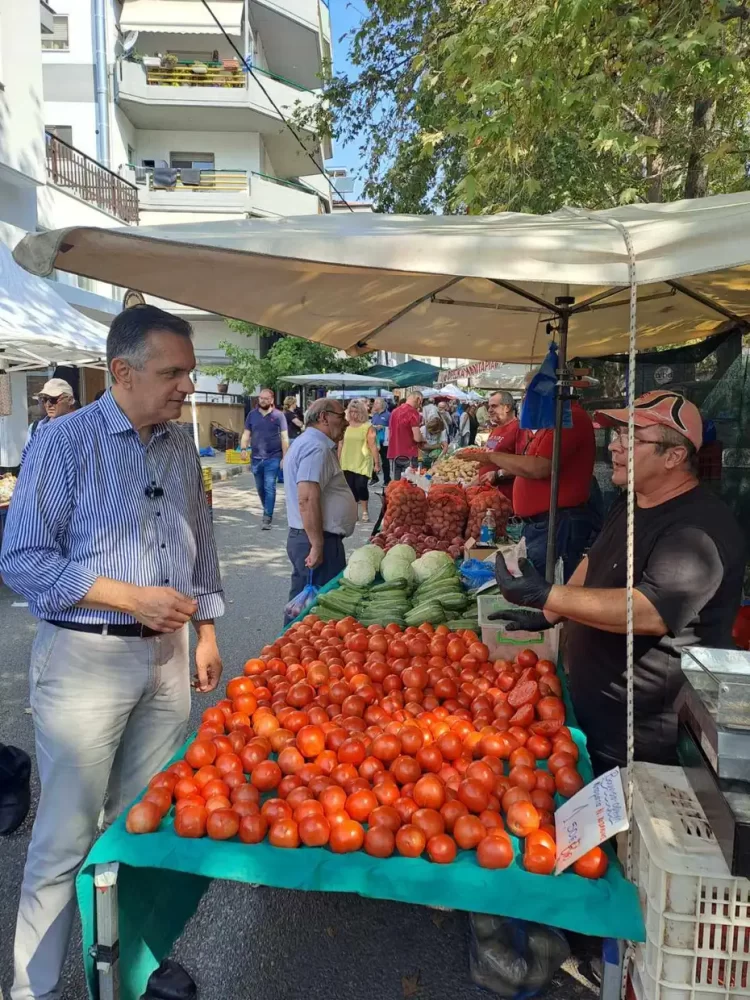 Στη Λαϊκή Αγορά Της Κοζάνης Ο Περιφερειάρχης Δυτικής Μακεδονίας Και Εκ Νέου Υποψήφιος Γιώργος Κασαπίδης