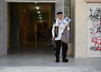 Αυτοδιοικητικές Εκλογές 2023 – Λάρισα: Πήγε να ψηφίσει με τσαρούχια και γκλίτσα