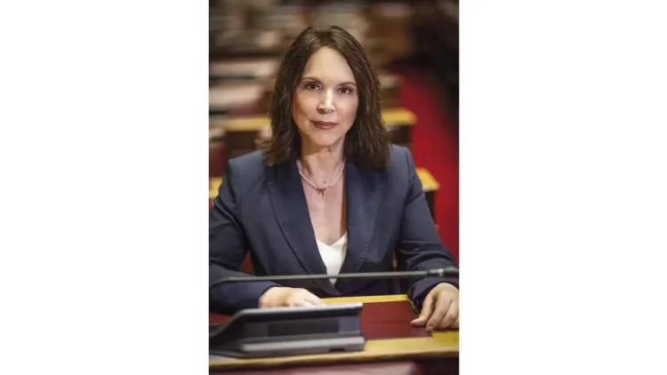 Καλλιόπη Βέττα – Ομιλία Στην Βουλή: Ράβε Ξήλωνε Της Κυβέρνησης Και Στον Τουρισμό (Βίντεο)