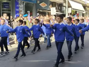 Τιμή και καμάρι στην παρέλαση της Κοζάνης Τιμή και καμάρι στην παρέλαση της Κοζάνης