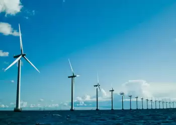 Η αιολική ενέργεια  ρίχνει τις τιμές του ρεύματος – Ανάσα ενόψει βαρυχειμωνιάς