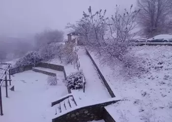 Έπεσαν τα πρώτα χιόνια στη Δυτική Μακεδονία – Στα λευκά Νυμφαίο και Πισοδέρι