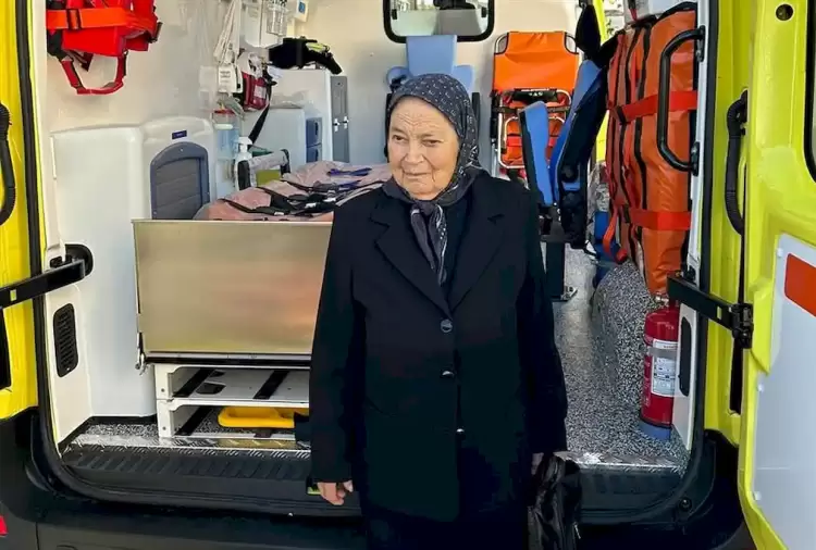 Γιαγιά από το Μεσολόγγι αγόρασε από το υστέρημά της ένα ασθενοφόρο για την πόλη της