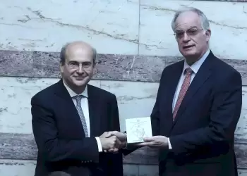 Κατατέθηκε στη Βουλή O Προϋπολογισμός 2024: Αυξήσεις σε δημοσίους υπαλλήλους και συνταξιούχους, ποιοι θα έχουν φοροελαφρύνσεις – Κατατέθηκε στη Βουλή