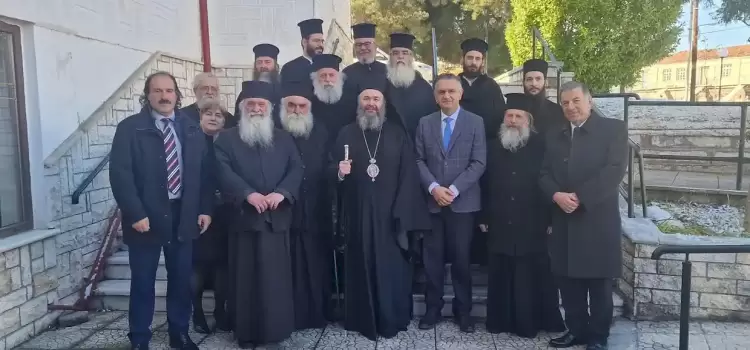 Μεγαλοπρεπής Δοξολογία και Επίσημη Υποδοχή του Ειρηναίου στον Ιερό Ναό Αγίων Κωνσταντίνου και Ελένης Αμυνταίου Μεγαλοπρεπής Δοξολογία και Επίσημη Υποδοχή του Ειρηναίου στον Ιερό Ναό Αγίων Κωνσταντίνου και Ελένης Αμυνταίου