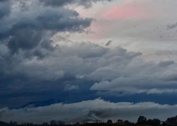Ραγδαία επιδείνωση του καιρού τις επόμενες ώρες με καταιγίδες – Έκτακτο δελτίο της ΕΜΥ