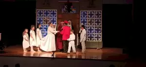 Σέρβια: Το μιούζικαλ ” Η μελωδία της ευτυχίας” παρουσίασε η τάξη φωνητικής της Δέσποινας Γιαλούρη