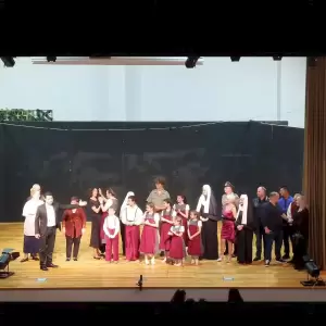 Σέρβια: Το μιούζικαλ ” Η μελωδία της ευτυχίας” παρουσίασε η τάξη φωνητικής της Δέσποινας Γιαλούρη