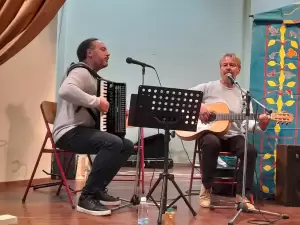 “Το σχολείο του Καραγκιόζη” ενθουσίασε μικρούς και μεγάλους στον Περδίκκα Εορδαίας “Το σχολείο του Καραγκιόζη” ενθουσίασε μικρούς και μεγάλους στον Περδίκκα Εορδαίας