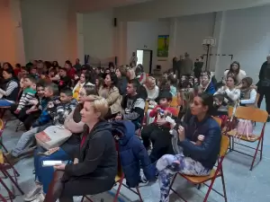 “Το σχολείο του Καραγκιόζη” ενθουσίασε μικρούς και μεγάλους στον Περδίκκα Εορδαίας “Το σχολείο του Καραγκιόζη” ενθουσίασε μικρούς και μεγάλους στον Περδίκκα Εορδαίας