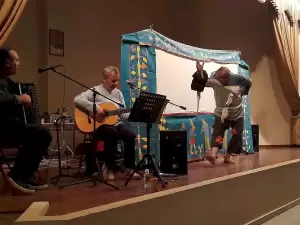 “Το σχολείο του Καραγκιόζη” ενθουσίασε μικρούς και μεγάλους στον Περδίκκα Εορδαίας “Το σχολείο του Καραγκιόζη” ενθουσίασε μικρούς και μεγάλους στον Περδίκκα Εορδαίας