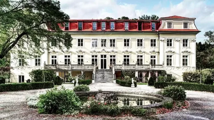 Το «Τελευταίο Κάστρο Του Μότσαρτ» Στην Αυστρία Βγαίνει Σε Δημοπρασία