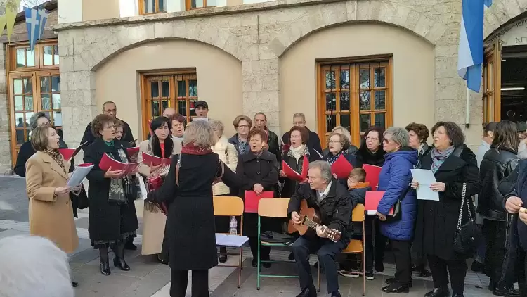 Χριστουγεννιάτικα κάλαντα από την χορωδία «Ελίμεια»
