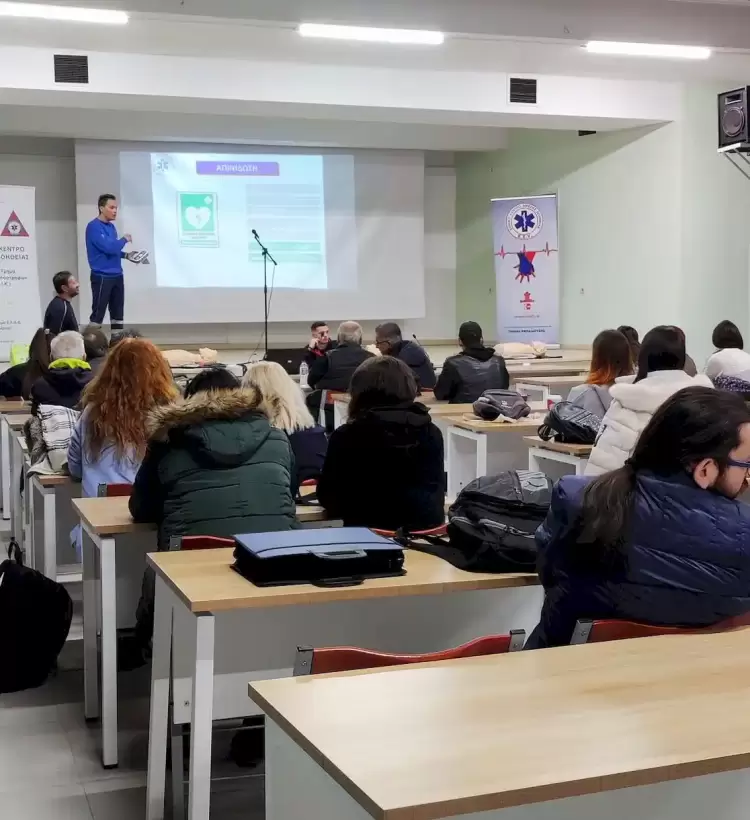 Διασώστες του ΕΚΑΒ Κοζάνης σε “παρέμβαση’ εκπαίδευσης και πρόληψης