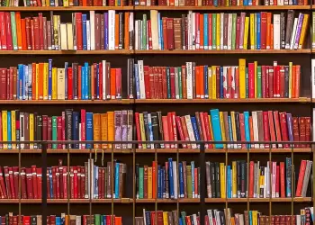 ΔΥΠΑ: Σε 2 εβδομάδες λήγουν τα Voucher βιβλίων