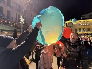 Γέμισε με φαναράκια ο ουρανός της Κοζάνης