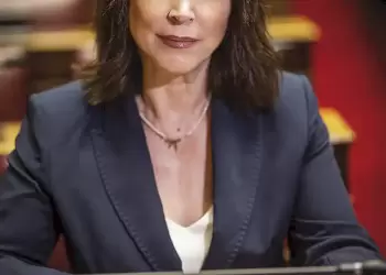 Καλλιόπη Βέττα: Η κυβέρνηση αποκλείει στους νεοδιόριστους συζύγους εκπαιδευτικούς τη δυνατότητα συνυπηρέτησης