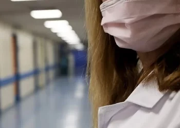 Κορονοϊός: Συστάσεις Για Χρήση Μάσκας Σε Μέσα Μεταφοράς, Νοσοκομεία Και Κλειστούς Χώρους