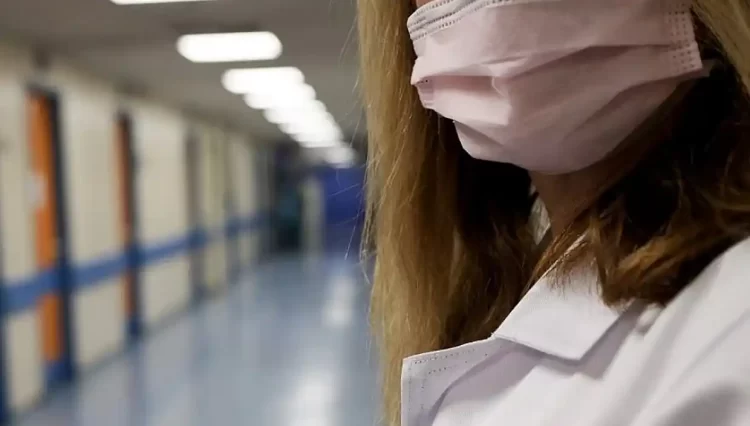 Κορονοϊός: Συστάσεις Για Χρήση Μάσκας Σε Μέσα Μεταφοράς, Νοσοκομεία Και Κλειστούς Χώρους