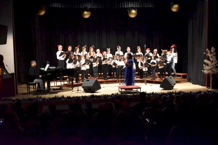 Με Χορωδιακή Συναυλία Από Τον «Αριστοτέλη» Συνεχίστηκαν Οι Χριστουγεννιάτικες Εκδηλώσεις Του Δήμου Φλώρινας