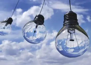 Μπλε τιμολόγιο: Οι τιμές ΔΕΗ, Protergia, ΗΡΩΝ, Elpedison και Elin