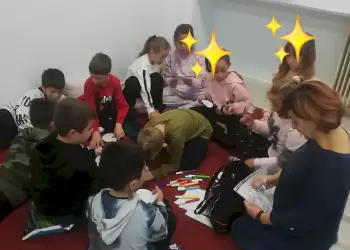 Πέρασαν μια “ζεστή” ώρα γεμάτη παιχνίδι, ζωγραφική και μοιράσματα…