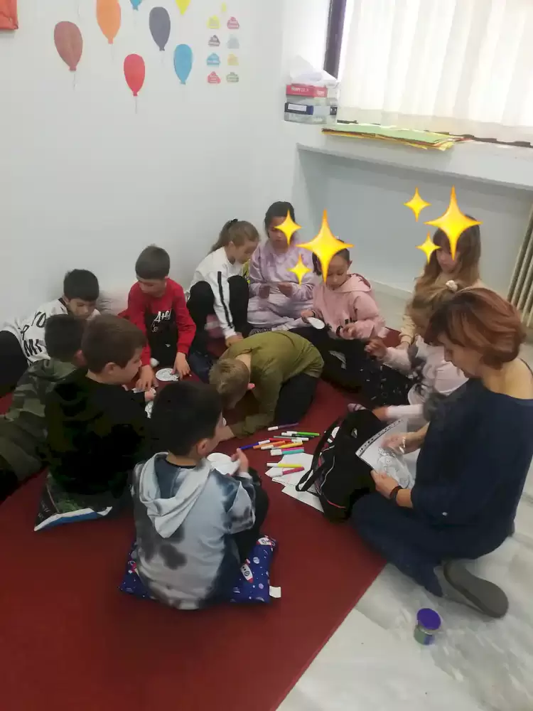 Πέρασαν μια "ζεστή" ώρα γεμάτη παιχνίδι, ζωγραφική και μοιράσματα... Πέρασαν μια “ζεστή” ώρα γεμάτη παιχνίδι, ζωγραφική και μοιράσματα…