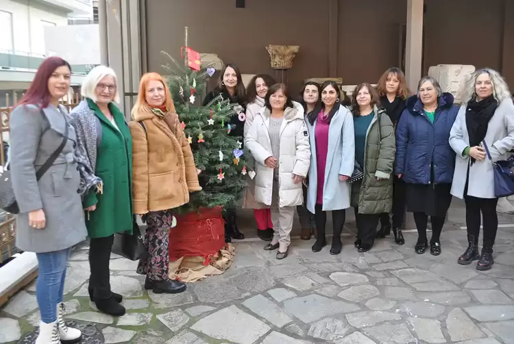 Στολισμός  χριστουγεννιάτικου δέντρου της Αρχαιολογικής Συλλογής Κοζάνης