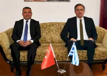 Συνάντηση Κωνσταντινίδη με τον νέο Τούρκο πρόξενο στο ΥΜΑΘ