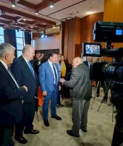 Υπογραφή σύμβασης για την ολοκλήρωση 80 εργατικών κατοικιών στα Γρεβενά παρουσία του Άδωνι Γεωργιάδη Υπογραφή σύμβασης για την ολοκλήρωση 80 εργατικών κατοικιών στα Γρεβενά παρουσία του Άδωνι Γεωργιάδη