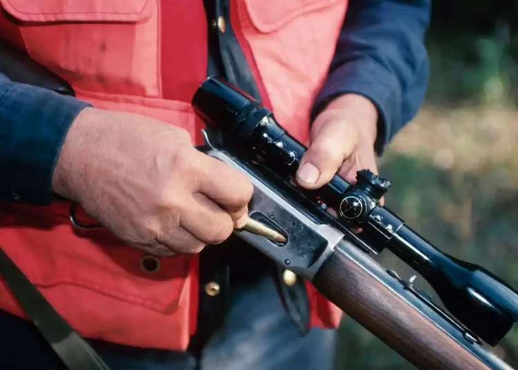 Χειροπέδες Σε Τρεις Για Τον Πυροβολισμό Κυνηγού Στη Φλώρινα – Τον  Πέρασαν Για Το Θήραμα
