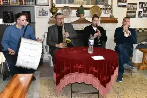 Είχαν κέφια, είπαν κασμέρια – Κοπή πίτας Κασμιρτζίδων