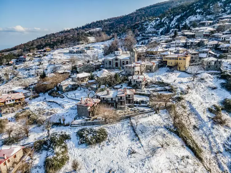 Έκτακτο δελτίο επιδείνωσης καιρού – «Βουτιά» στη θερμοκρασία, πού θα χιονίσει