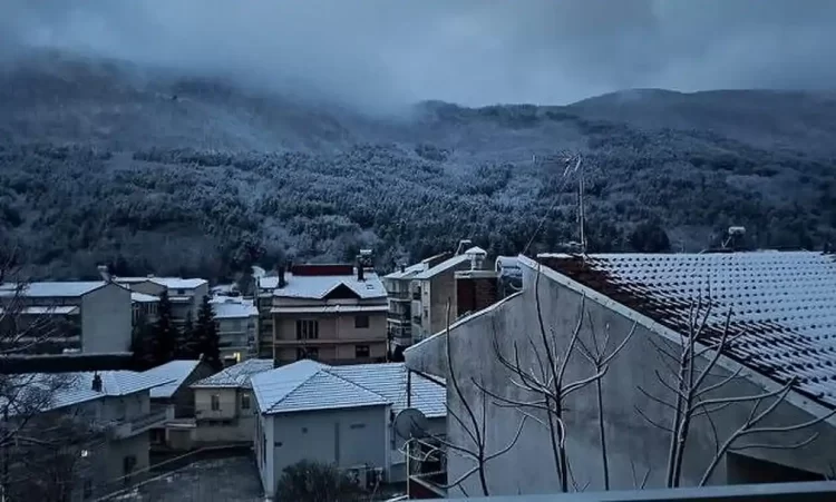 Καιρός: Στην «Κατάψυξη» Η Δυτική Μακεδονία Χιόνια Σε Κοζάνη Και Πτολεμαΐδα, Απροσπέλαστοι Οι Δρόμοι