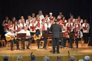 Με την χορωδία του ΚΑΠΗ συνεχίστηκαν οι Χριστουγεννιάτικες εκδηλώσεις του Δήμου Φλώρινας