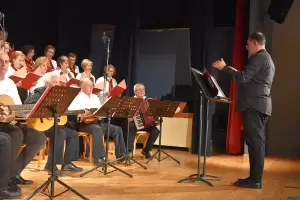 Με την χορωδία του ΚΑΠΗ συνεχίστηκαν οι Χριστουγεννιάτικες εκδηλώσεις του Δήμου Φλώρινας