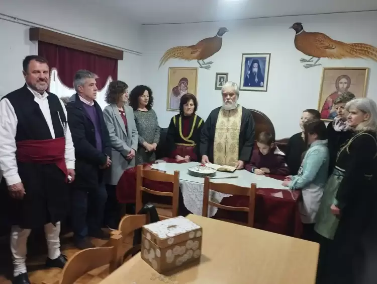 Οι ‘’Βασιλιάδες 2024’’ πραγματοποίησαν το παραδοσιακό έθιμο της Πρωτοχρονιάς στην Ενορία Άγιος Διονύσιος Βελβεντού.