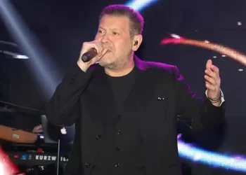 Πέθανε Στα 60 Του Ο Τραγουδιστής Χάρης Κωστόπουλος