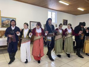 Στους Αναργύρους Αμυνταίου για την κοπή της Βασιλόπιτας ο Γιώργος Αμανατίδης Στους Αναργύρους Αμυνταίου για την κοπή της Βασιλόπιτας ο Γ. Αμανατίδης