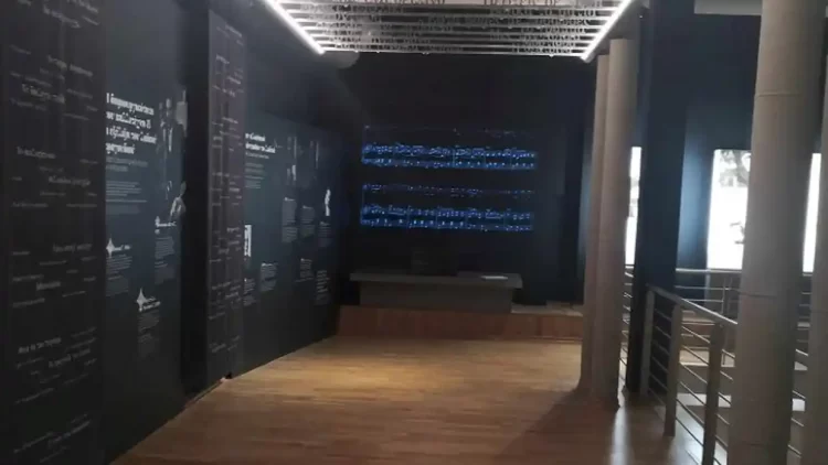 Συναντώντας Στα Τρίκαλα Τον Βασίλη Τσιτσάνη Μέσα Από Ένα Ψηφιακό Ταξίδι Στο Κέντρο Έρευνας Μουσείο Τσιτσάνη