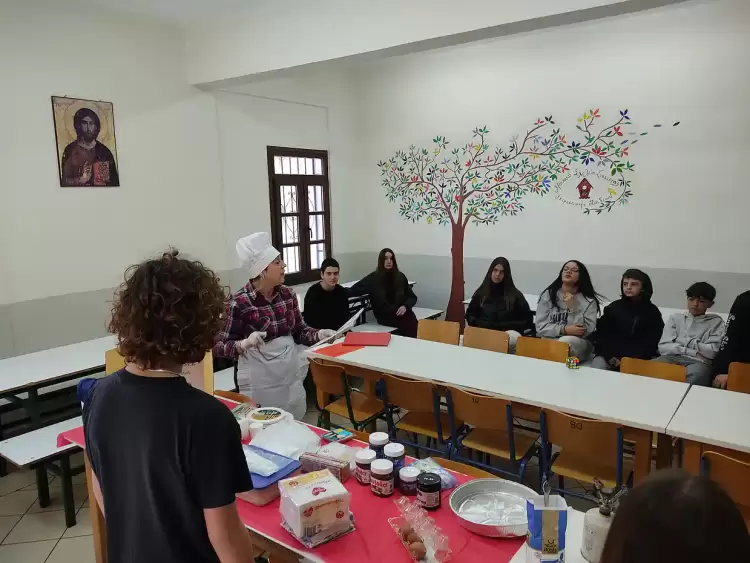 La Chandeleur  ή αλλιώς "η γιορτή του φωτός και της κρέπας" από το Μουσικό Σχολείο Σιάτιστας