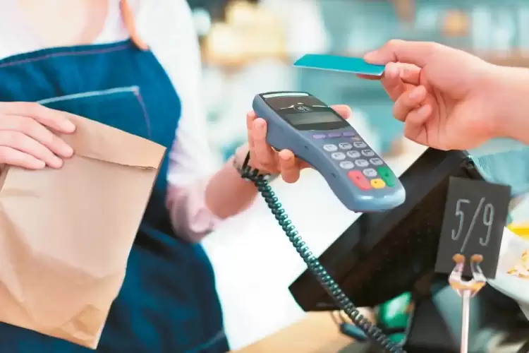 Αντίστροφη μέτρηση για τη διασύνδεση ταμειακών με Pos, «τσουχτερά» τα πρόστιμα