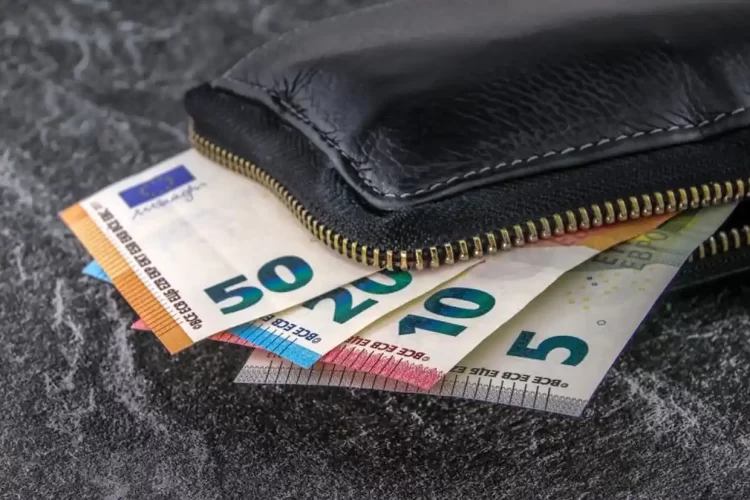 Δυπα: Καταβάλλεται Το «Μπόνους» 300 Ευρώ Σε Επιπλέον 10.290 Μακροχρόνια Ανέργους