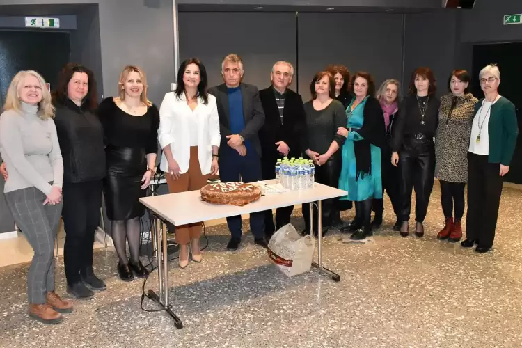 Επικοινωνία της Αντιδημάρχου Κυριακής Χατζημανώλη-Φουρκιώτη με τους εργαζόμενους των ΚΕΠ Επικοινωνία της Αντιδημάρχου Κυριακής Χατζημανώλη Φουρκιώτη με τους εργαζόμενους των ΚΕΠ